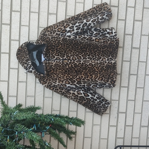 Leopard Coat* - Picture 4 of 10
